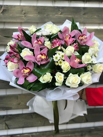 Букет цветов из: Розы и Хризантемы в Укромном
