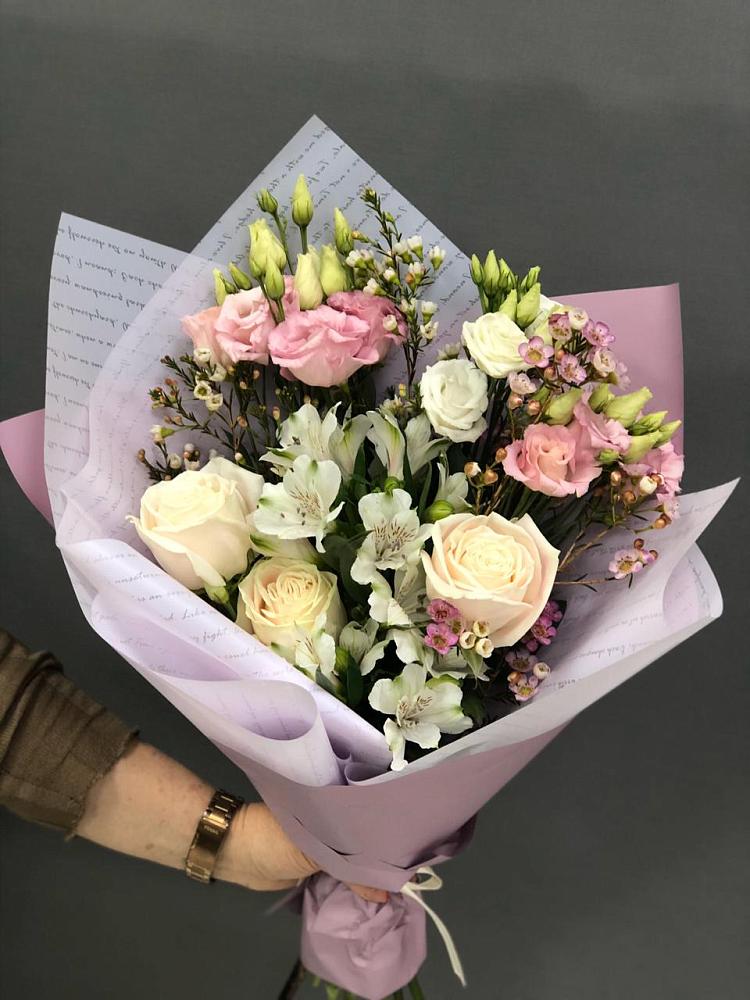 Букет цветов из: Альстромерии, Розы и Лизиантусы в Укромном