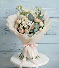 Букет цветов из:  Розы и Лизиантусы в Укромном