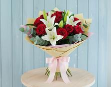 Букет цветов из:  Лилии и Розы в Укромном