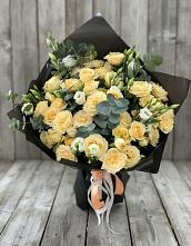 Букет цветов из:  Розы и Лизиантусы #REPLACE_PRED# Укромном