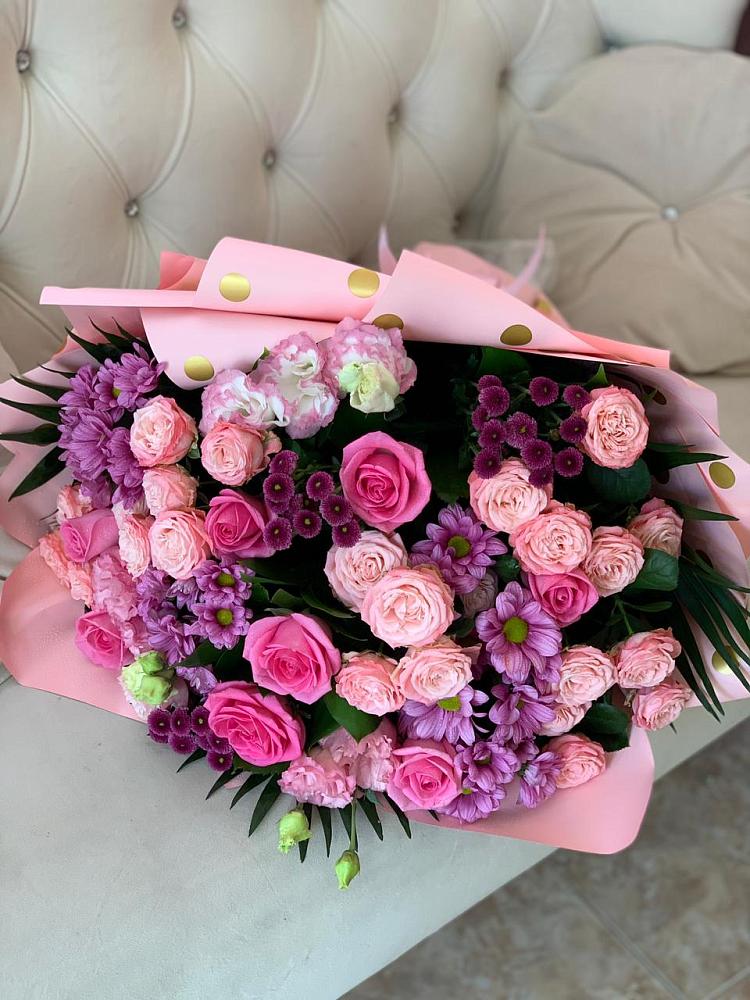 Букет цветов из: Хризантемы, Розы и Лизиантусы в Укромном