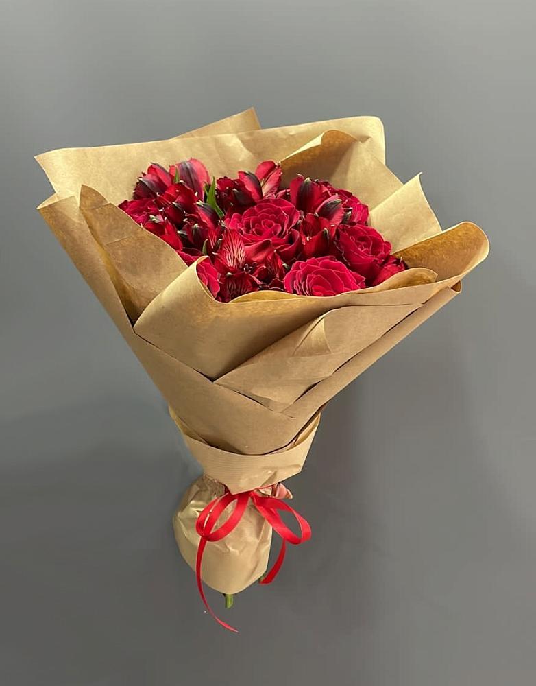 Букет цветов из: Альстромерии и Розы в Укромном