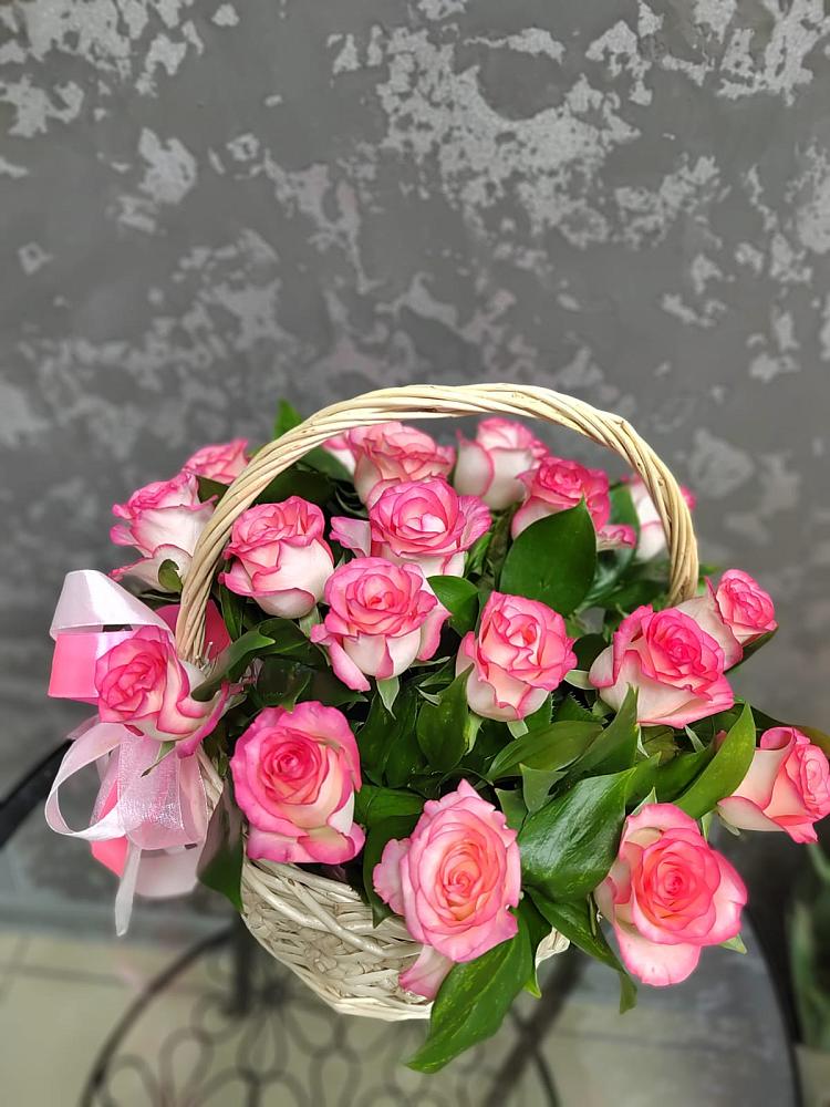 Цветочная композиция из Розы в корзине в Укромном