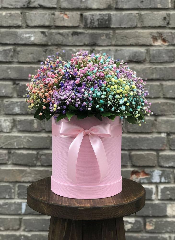 Цветочная композиция из Гипсофила и Розы в шляпной коробке в Укромном