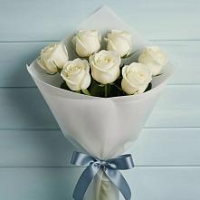 Букет 7 Белых роз Эдлесс Лав в Укромном