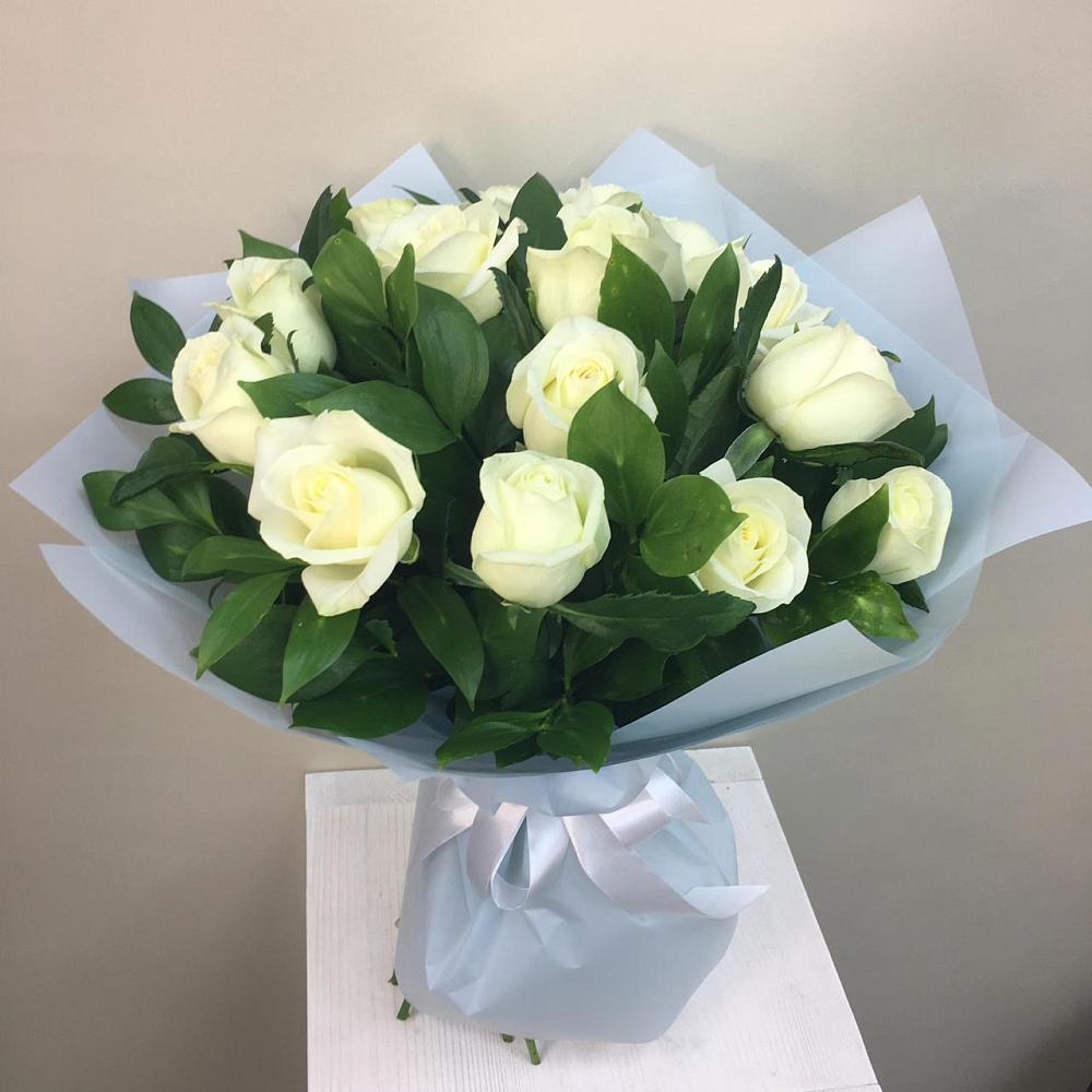 Букет 15 Белых роз Проуд в Укромном