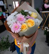 Букет цветов из:  Герберы, Розы и Хризантемы в Укромном
