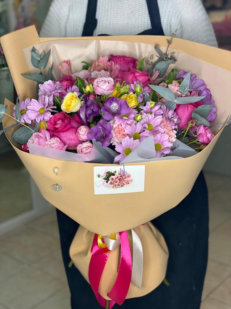 Букет цветов из: Хризантемы, Гвоздики и Альстромерии в Укромном