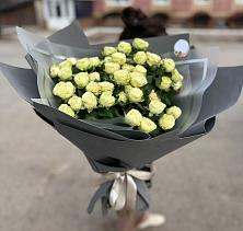 Букет Белые кустовые розы Солинеро в Укромном