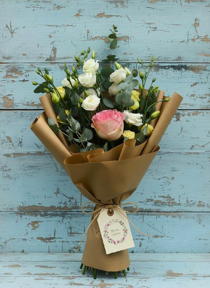 Букет цветов из: Розы и Лизиантусы в Укромном