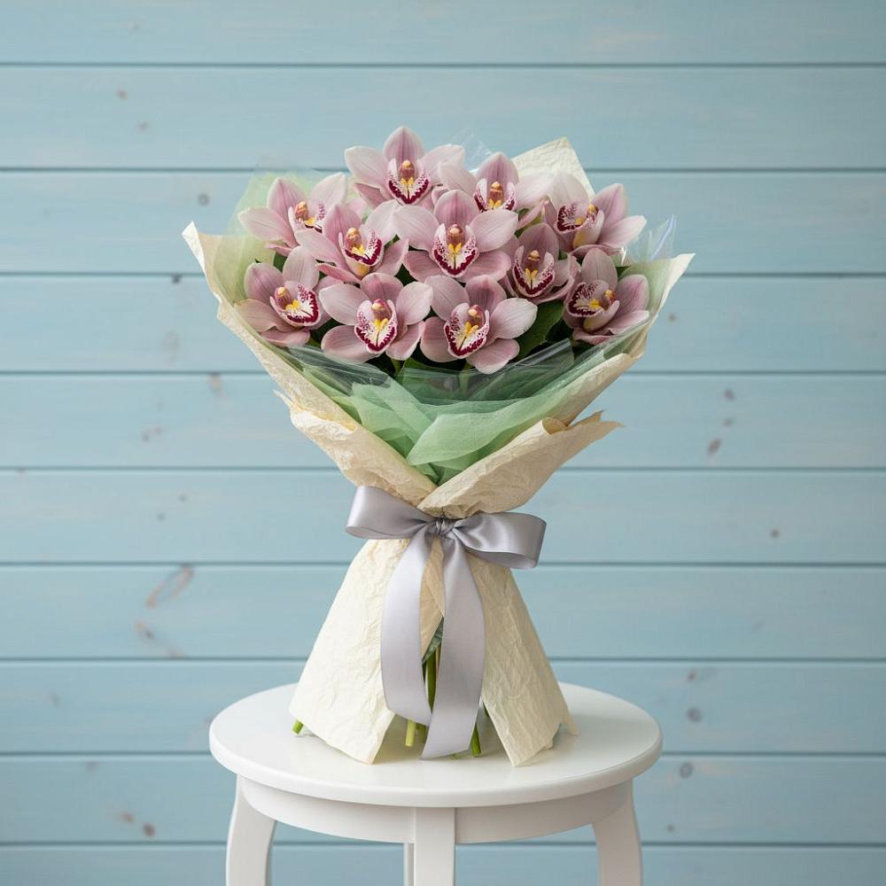 Букет цветов из: Орхидеи и Розы в Укромном