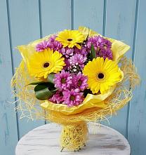 Букет цветов из:  Хризантемы и Герберы в Укромном