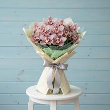 Букет цветов из:  Орхидеи и Розы в Укромном