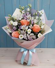 Букет цветов из:  Лизиантусы, Розы, Альстромерии и Гипсофила в Укромном