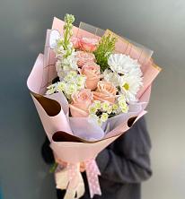 Букет цветов из:  Хризантемы и Розы в Укромном