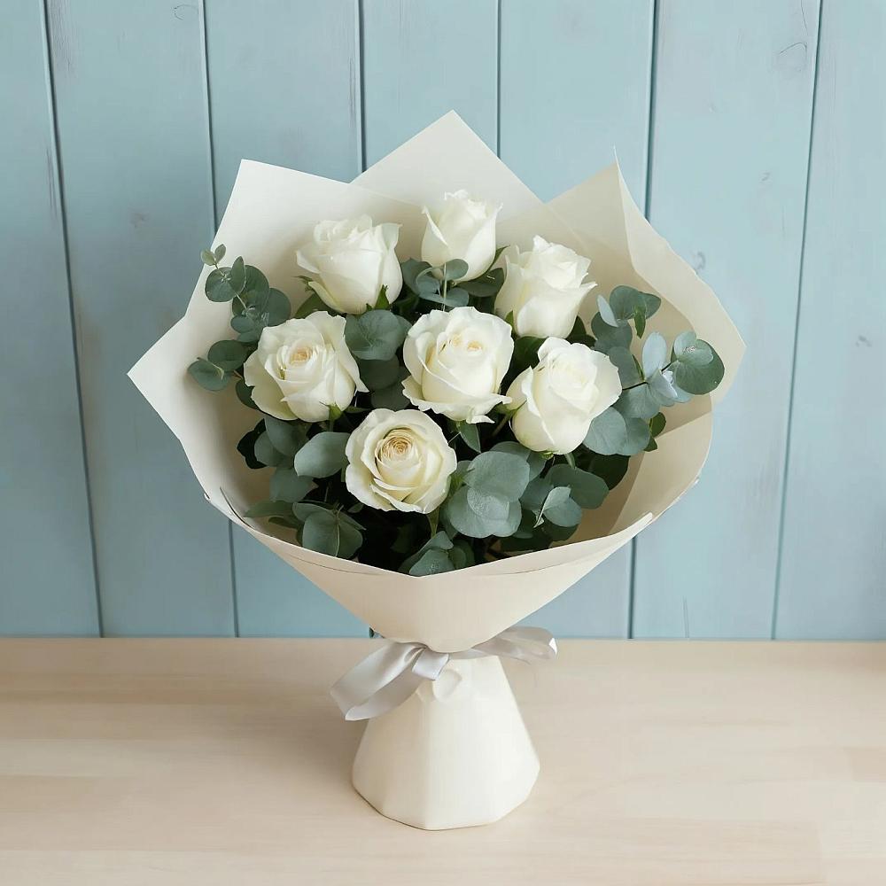 Букет Белые розы в Эвкалипте в Укромном