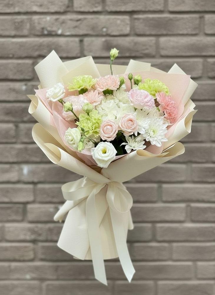 Букет цветов из: Гвоздики, Розы, Лизиантусы и Хризантемы в Укромном