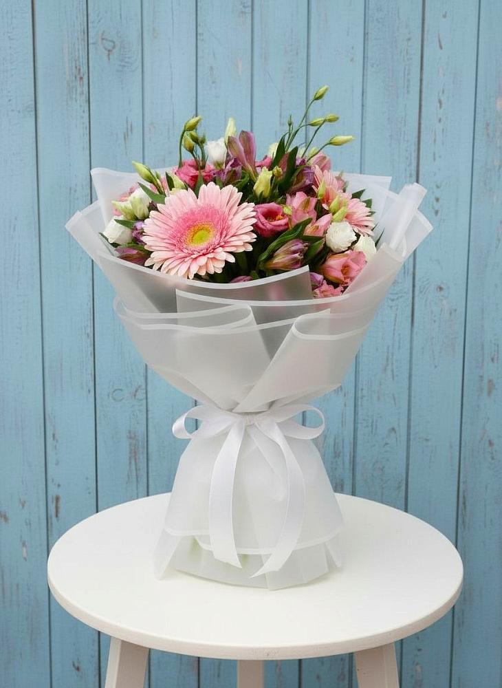 Букет цветов из: Герберы, Альстромерии и Лизиантусы в Укромном