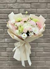 Букет цветов из:  Гвоздики, Розы, Лизиантусы и Хризантемы в Укромном