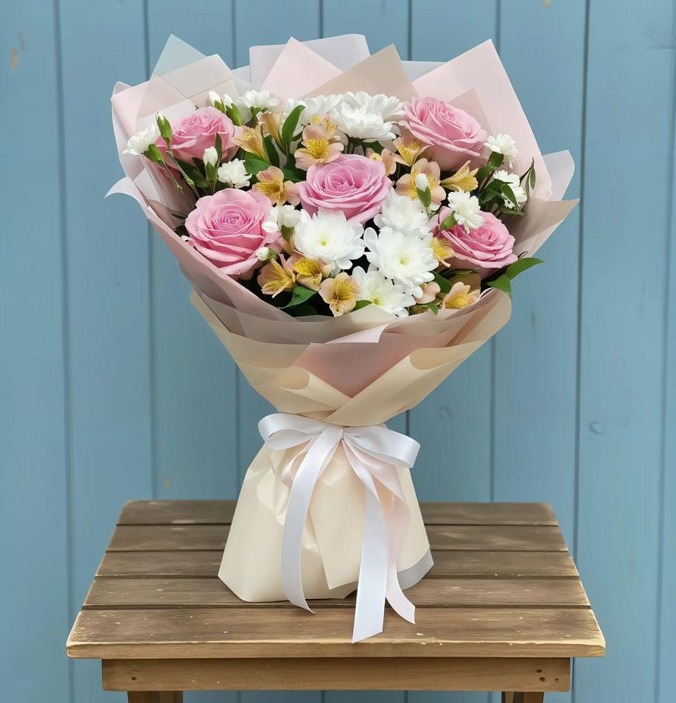 Букет цветов из: Гвоздики, Орхидеи и Розы в Укромном