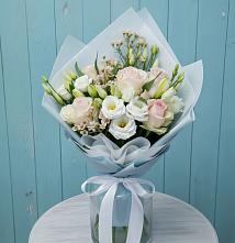 Букет цветов из:  Розы и Лизиантусы в Укромном