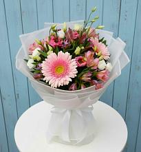 Букет цветов из:  Герберы, Альстромерии и Лизиантусы в Укромном