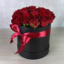 Цветочная композиция из Розы в шляпной коробке в Укромном