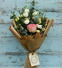 Букет цветов из:  Розы и Лизиантусы в Укромном