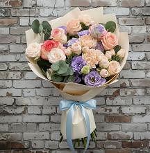 Букет цветов из:  Розы, Лизиантусы и Гвоздики в Укромном