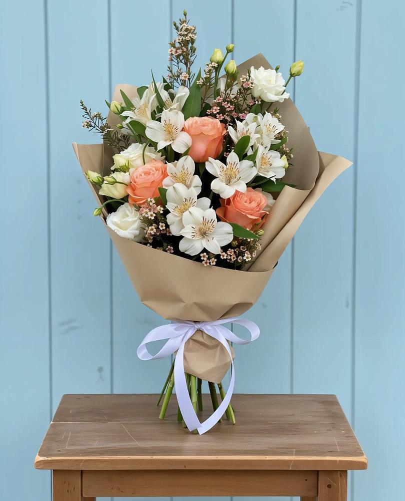 Букет цветов из: Альстромерии, Лизиантусы, Розы и Хризантемы в Укромном