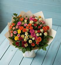 Букет Микс из разноцветных кустовых роз в Укромном