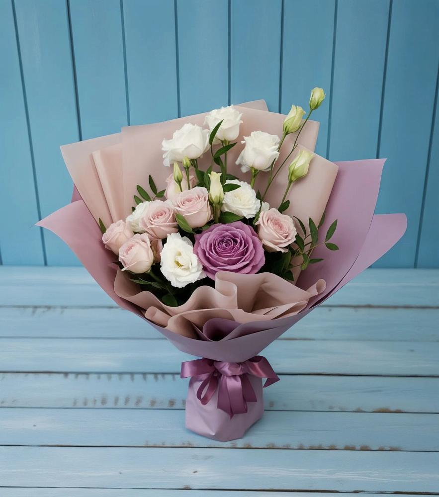 Букет цветов из: Розы и Лизиантусы в Укромном